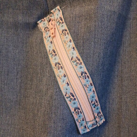 Nwt Denim Mini Skirt womens sz 6 Medium wash Tulip hem Floral trim pink accents - Picture 3 of 8